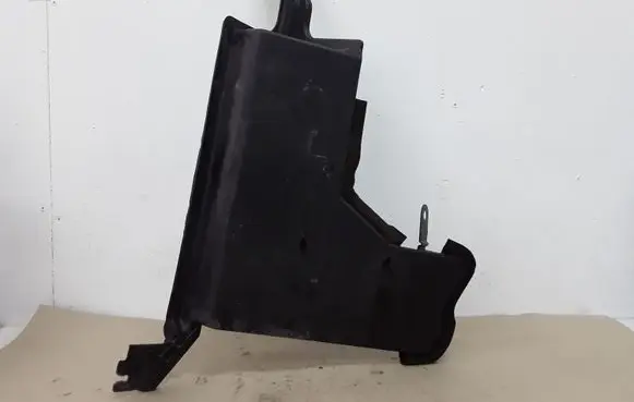 Nissan Leaf I (ZE0) Radiator trim 628233NA0A