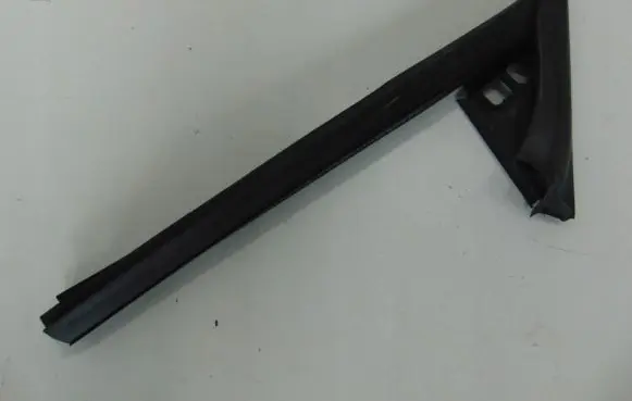 Peugeot RCZ Front door rubber seal YM18501980