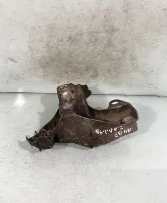 Audi A4 S4 B7 8E 8H Engine mounting bracket 8e0199352f