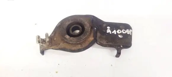 Nissan Primera Radiator mount bracket 