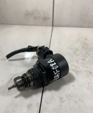 Opel Zafira B Fuel pressure regulator 02810002507