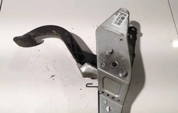 Opel Astra G Clutch pedal 