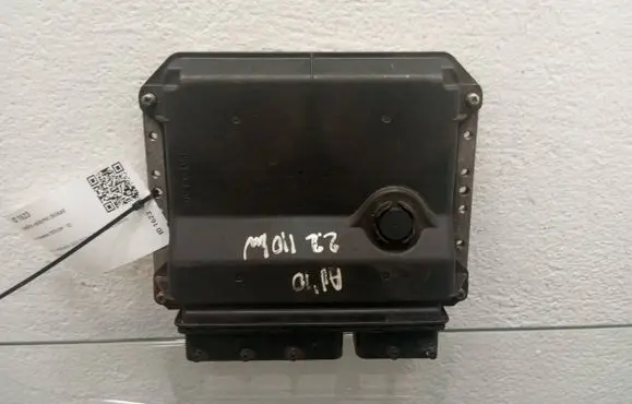 Toyota Avensis T270 Engine control unit/module 8966105D50 59000201