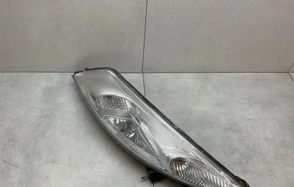 Nissan Juke I F15 Headlight/headlamp