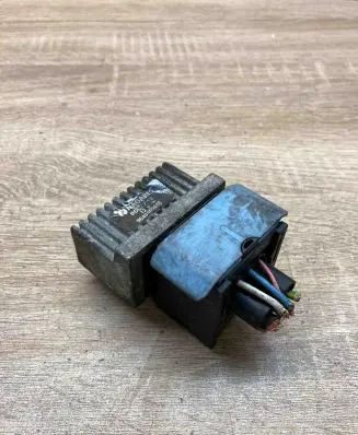 Citroen C5 Glow plug pre-heat relay 9640469680
