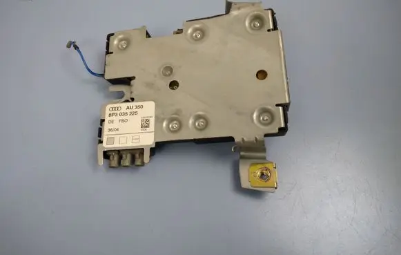 Audi A3 S3 8P Antenna control unit 8P3035225