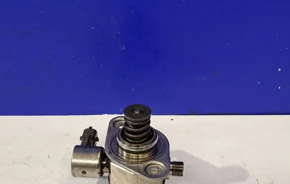 Jaguar F-Type Fuel injection high pressure pump DX239D376AB