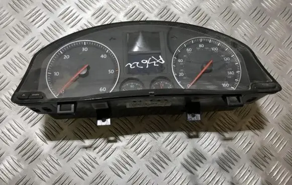 Volkswagen Golf Plus Speedometer (instrument cluster) 1k0920962b v0004000