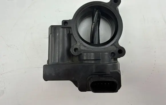 Volkswagen PASSAT B7 Throttle valve 03C128063A