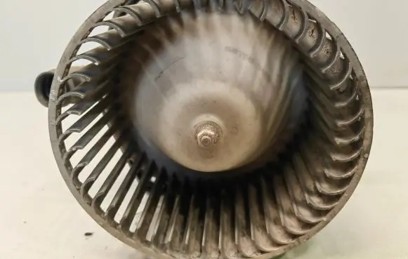 Nissan PickUp Heater fan/blower 5675030352 81253