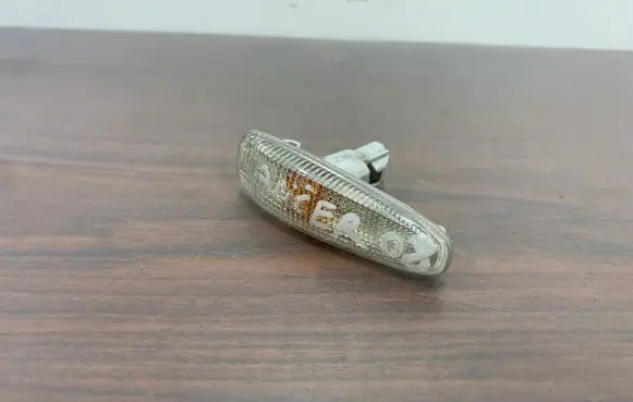 Mitsubishi Lancer X Front fender indicator light