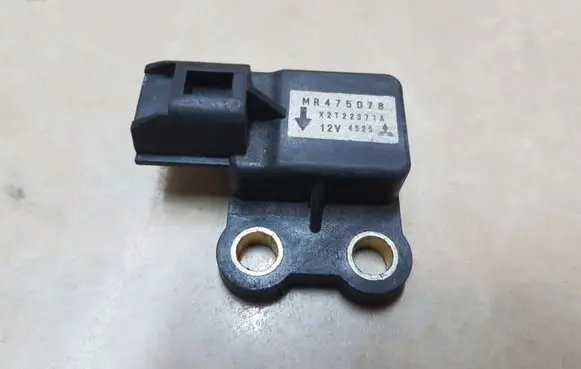 Mitsubishi Pajero Sport I Airbag deployment crash/impact sensor MR475078