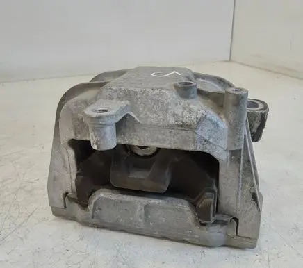 Volkswagen Golf Plus Engine mount bracket 1K0199262
