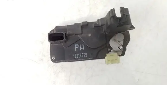 Opel Zafira B Rear door lock 13210739