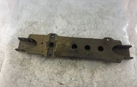 Mitsubishi Pajero Sport I Gearbox mounting bracket