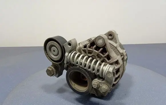 Volvo V40 Generator/alternator 30659580