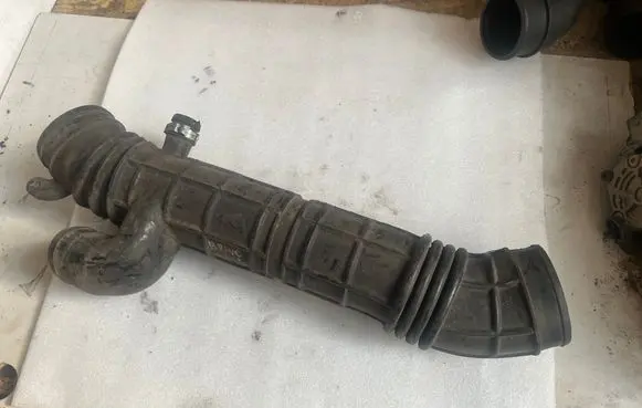 Air intake hose/pipe