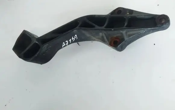 Nissan Micra Engine mounting bracket