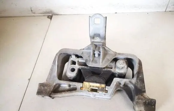 Mercedes-Benz B W246 W242 Engine mount bracket a2462401617