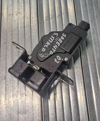 KIA Sorento Tailgate window lock/catch/latch 