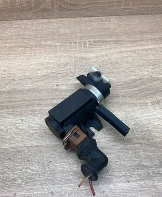 Volkswagen PASSAT B5 Turbo solenoid valve 1H0906627 72190320