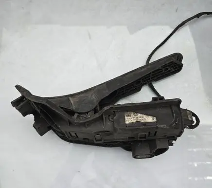 Volkswagen PASSAT B6 Accelerator throttle pedal 1K2721503M 6PV00874500