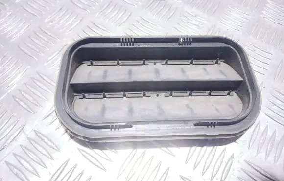 Ford Kuga I Quarter panel pressure vent YF1A54280B62AE