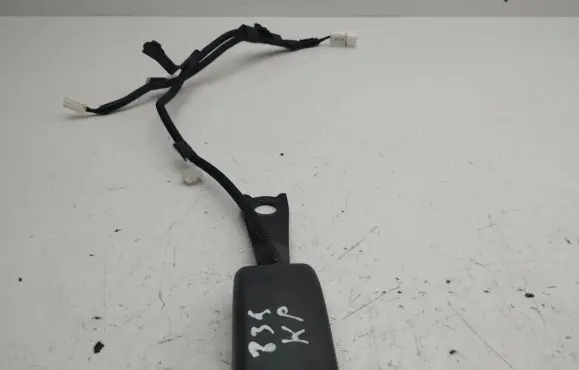 Toyota C-HR I Front seatbelt buckle 20023201627