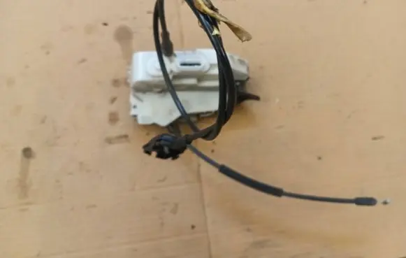Renault Twingo II Front door lock 384978