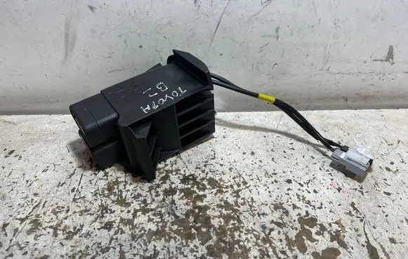 Toyota bZ4X Rear seatbelt buckle 1129785