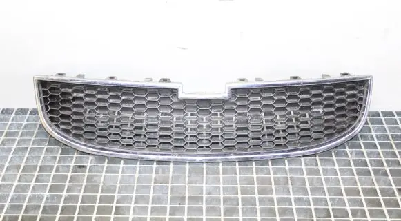 Chevrolet Orlando Front bumper upper radiator grill 95032033