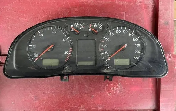 Speedometer (instrument cluster)