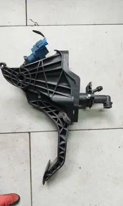 Volkswagen Polo V 6R Clutch pedal 6R1721059N