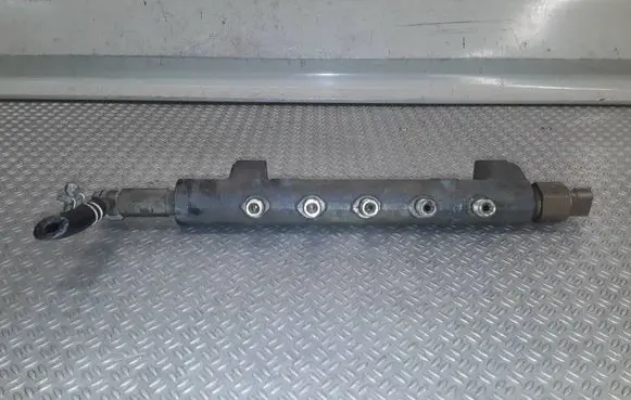 Nissan X-Trail T30 Fuel main line pipe 