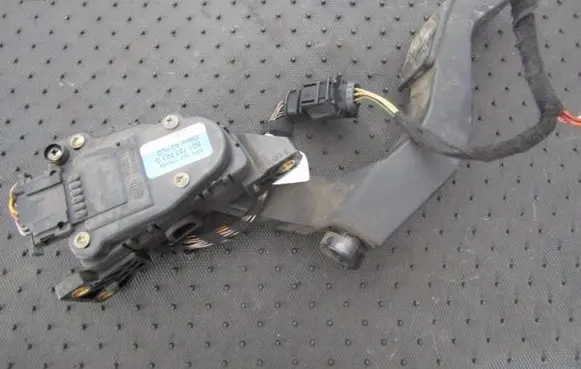 Audi A6 S6 C5 4B Accelerator throttle pedal 8d1723523g 6pv007770-06