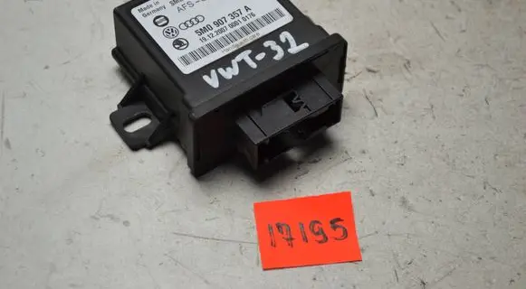 Volkswagen Touran I Light module LCM 5WK49172B 5M0907357A 1912200700010176