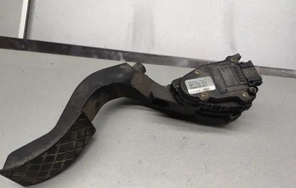 Audi A6 S6 C5 4B Accelerator throttle pedal 8D1721523