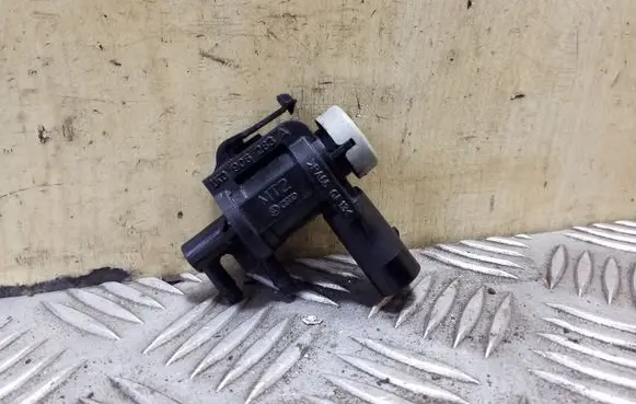Audi Q5 SQ5 Turbo solenoid valve 1K0906283A