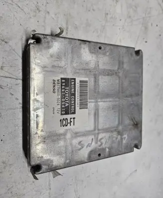 Toyota Avensis T220 Engine control unit/module 8966105410