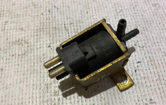 Mercedes-Benz E W210 Turbo solenoid valve a0015408697 0015408697