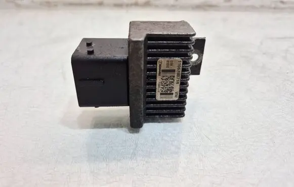 Renault Master III Glow plug pre-heat relay 110678071R