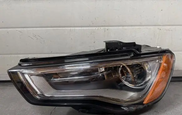 Audi A3 S3 8V Headlight/headlamp 8V0941043B