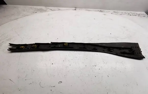 Center/middle under tray cover
