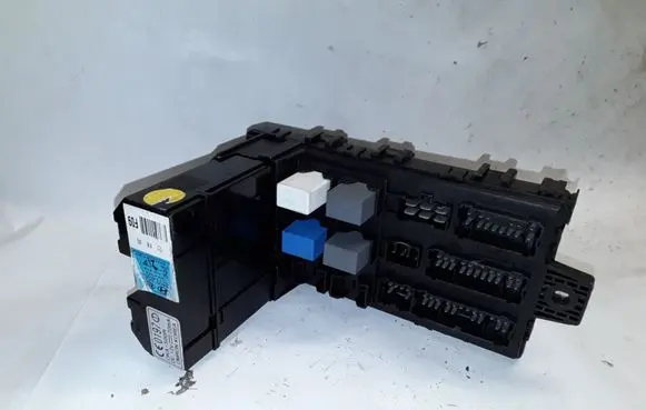 Hyundai Trajet Door central lock control unit/module 954003A212 97RA010002