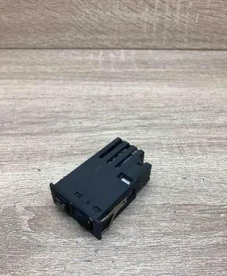BMW 5 E39 Seat heating switch 8352259
