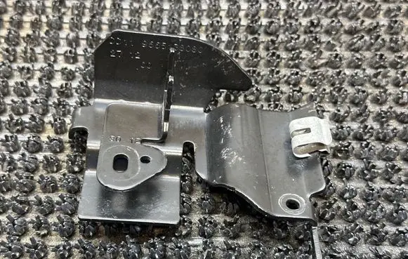 Citroen DS5 Engine mounting bracket 9665138080