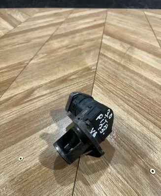Mercedes-Benz R W251 EGR valve 00005320C5 a642140 A65112490564