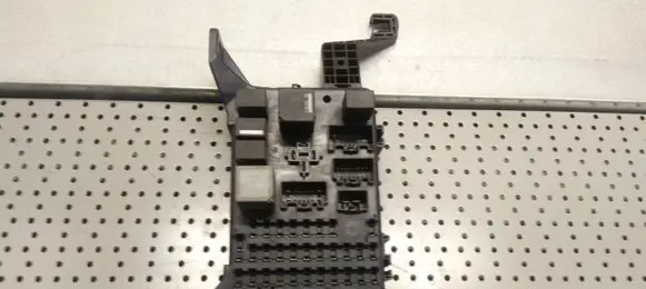 Ford Mondeo Mk III Fuse module 4S7T14A073AB 6J0320755