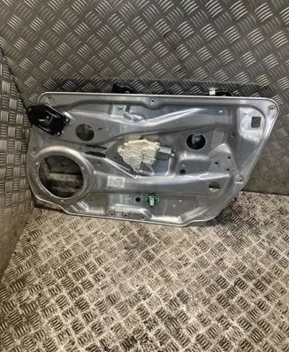Mercedes-Benz C W204 Front door window regulator with motor A2047660239 2047660239