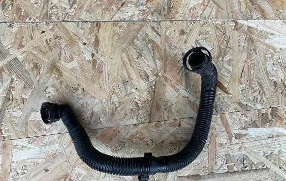 Audi A4 S4 B7 8E 8H Breather hose/pipe 06F103235